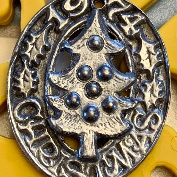 Vintage Pewter Ornament/Pendant - Picture 2 of 8